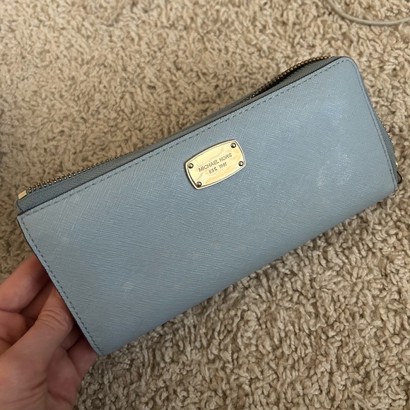 Michael Kors Wallet - Picture 1 of 7